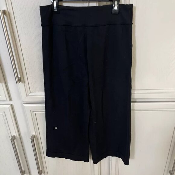 Lululemon Size 4 Women's Pants Capris - Black Wide Waist and Bottom - Picture 4 of 5
